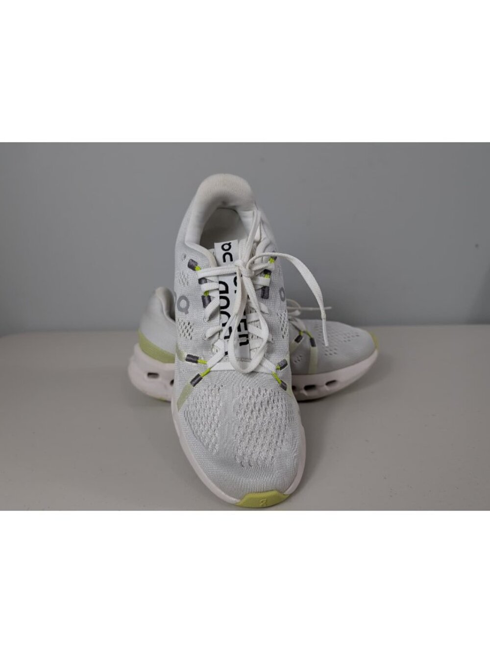 On cloud surfer Running shoes white sneakers with green women's size 8.5
